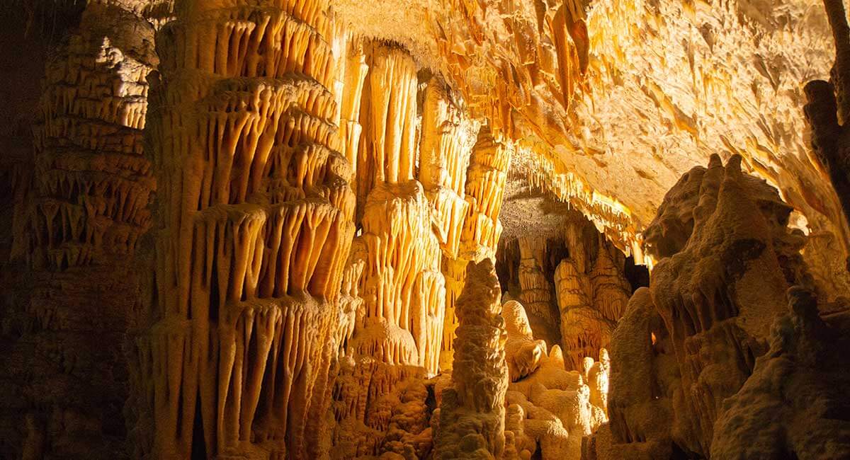 波斯托伊納鐘乳洞