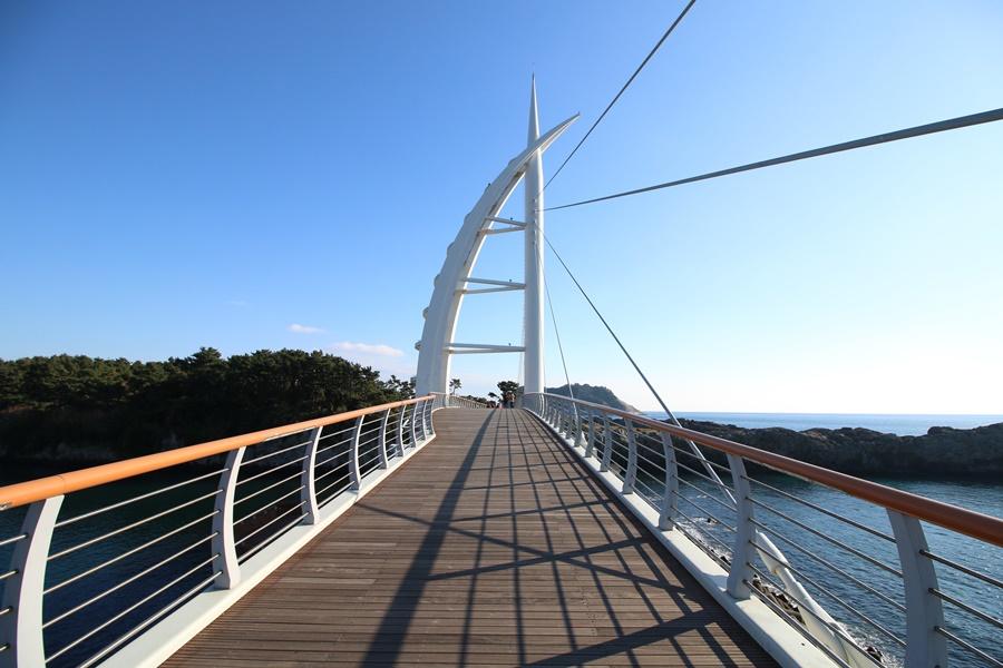 
                                                                                                        鳥島新緣橋
                                                                                                        